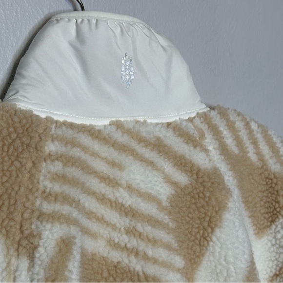 Free People FP Movement Hit The Slopes Printed Fleece Jacket in Snow Combo - Picture 9 of 11